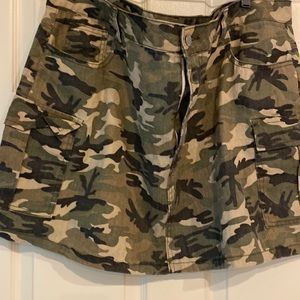 Camo Mini Skirt - Cami Mini Skirt 4Xl (Shein Curve). Green, Black and Beige.